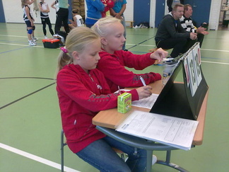 Kirjurit hommissa syksyllä 2011 - Senni ja Anna-Mari