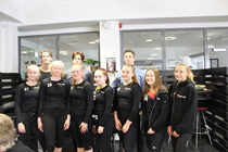 C-tytöt ja palkitut pojat yhteiskuvassa