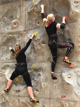 Alina ja Essi ensimmäisinä kohti korkeuksia