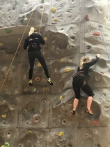 Minela tulossa jo alas, Senni ylöspäin matkalla